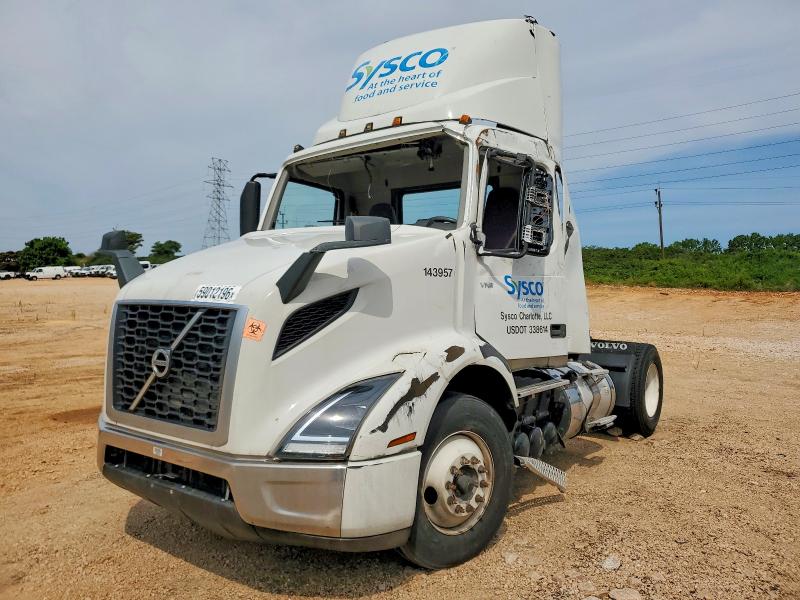 2023 Volvo Vnr VIN 4V4W39EG3PN332270 COPART salvage auction — ROLLOVER, NC - DEALER ONLY SALVAGE TITLE (P), sold $9,000 on 2026-07-07 (photo 2)