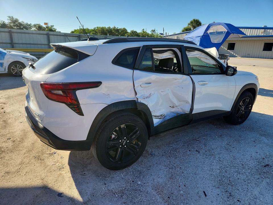 2025 Chevrolet Trax VIN KL77LKEP4SC223163 COPART salvage auction — SIDE, Fl - Certificate Of Destruction, sold $7,000 on 2026-07-08 (photo 3)