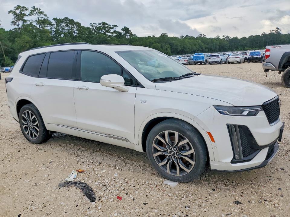 2021 Cadillac Xt6 VIN 1GYKPGRS4MZ232968 COPART salvage auction — VANDALISM, TX - CERT OF TITLE-REBLT SLVG FLOOD, sold $8,700 on 2026-07-28 (photo 4)