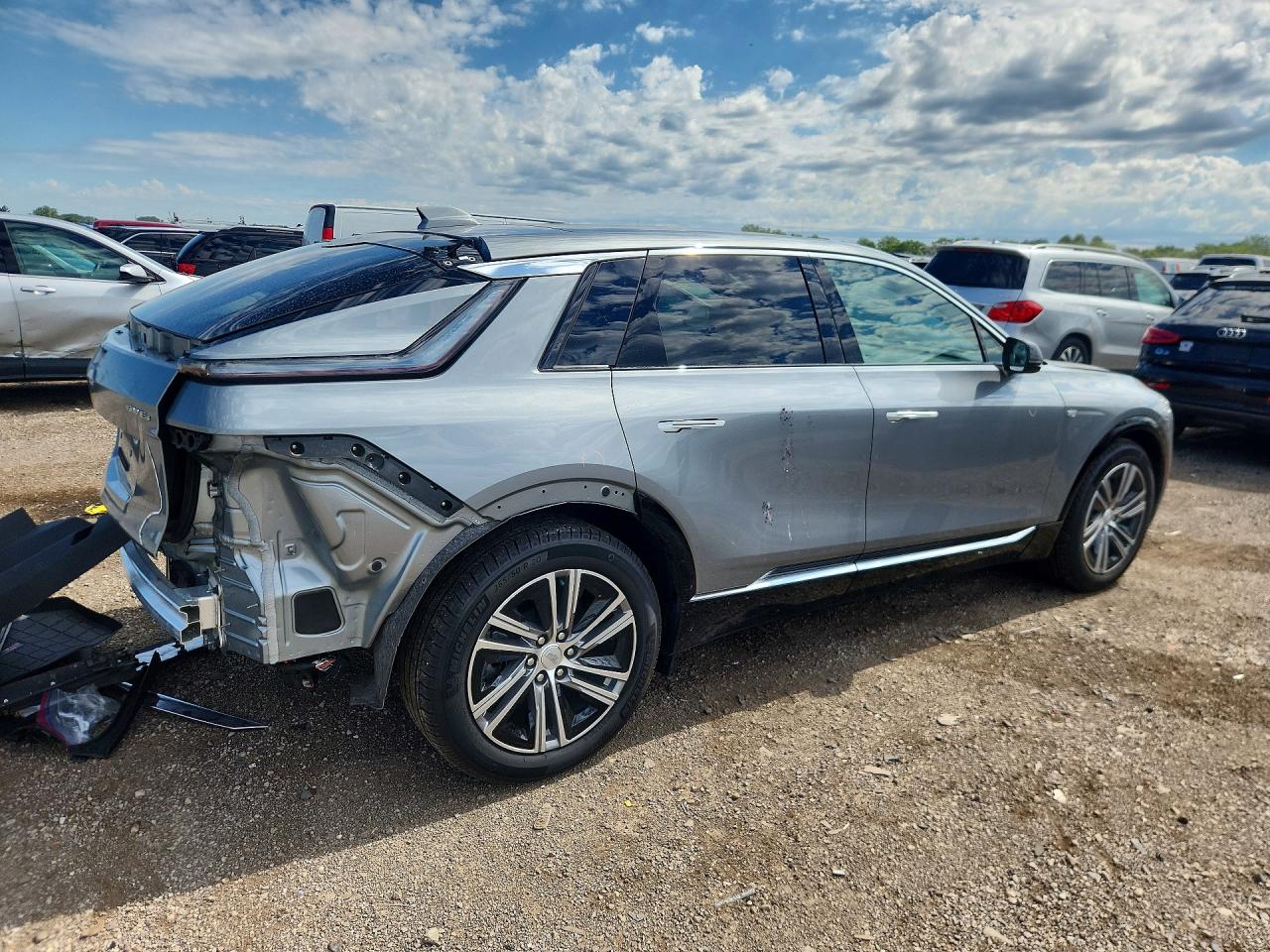 2024 Cadillac LYRIQ VIN 1GYKPPRL4RZ128187 COPART salvage auction — Rear End, IL - SALVAGE CERTIFICATE, sold $16,200 on 2026-08-13 (photo 3)