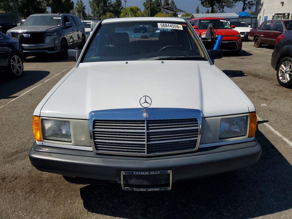 1988 Mercedes-benz 190 VIN WDBDB26D4JF455030 COPART salvage auction — NORMAL WEAR, CA - DIS/DLR/EXP ONLY CLEAN TITLE, sold $675 on 2026-07-09 (photo 5)