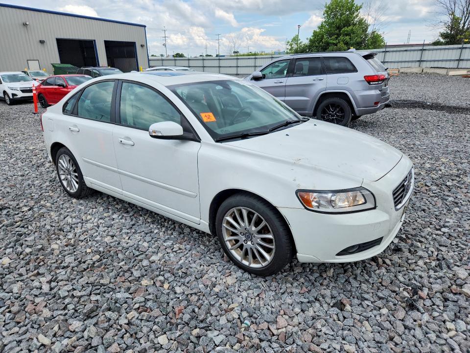 2010 Volvo S40 VIN YV1390MS8A2510059 COPART salvage auction — BIOHAZARD/CHEMICAL, WI - CERTIFICATE OF TITLE, sold $225 on 2026-08-03 (photo 4)