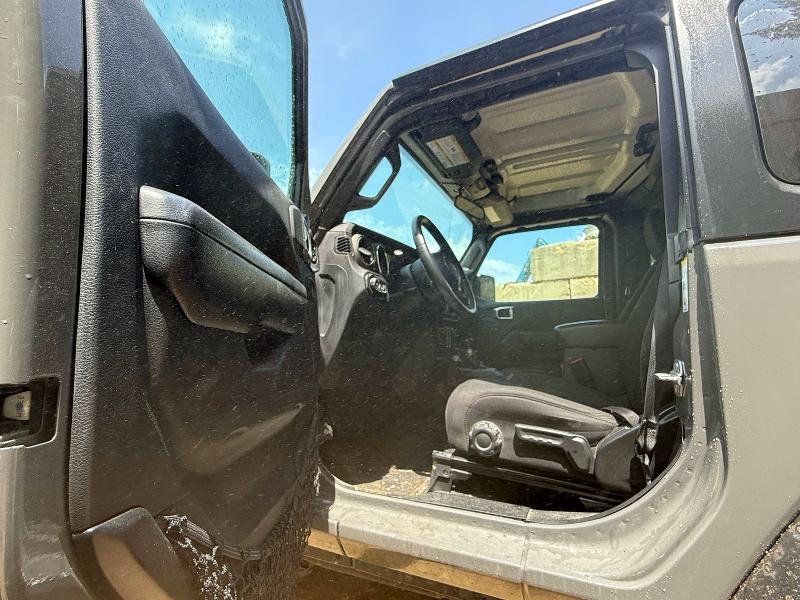 2018 Jeep Wrangler / VIN 1C4GJXAN7JW221947 COPART salvage auction — MINOR DENT/SCRATCHES, NH - CERTIFICATE OF TITLE (P), sold $7,500 on 2026-07-09 (photo 6)