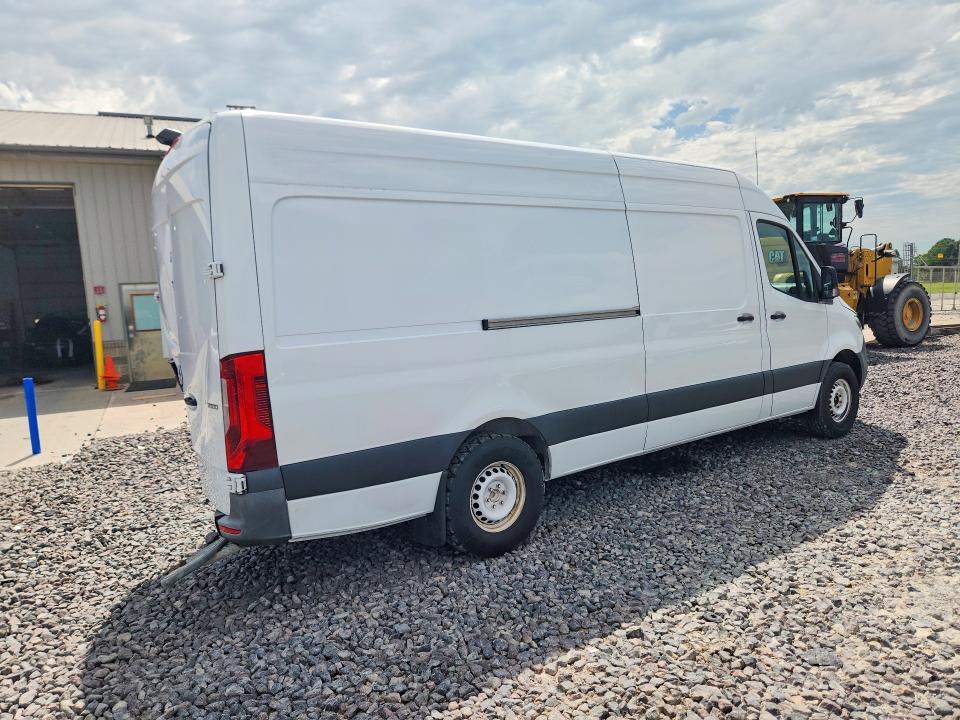 2021 Mercedes-benz VIN W1Y4DCHY7MT064540 COPART salvage auction — REAR END, Nj - Certificate Of Title, sold $9,900 on 2026-07-14 (photo 3)