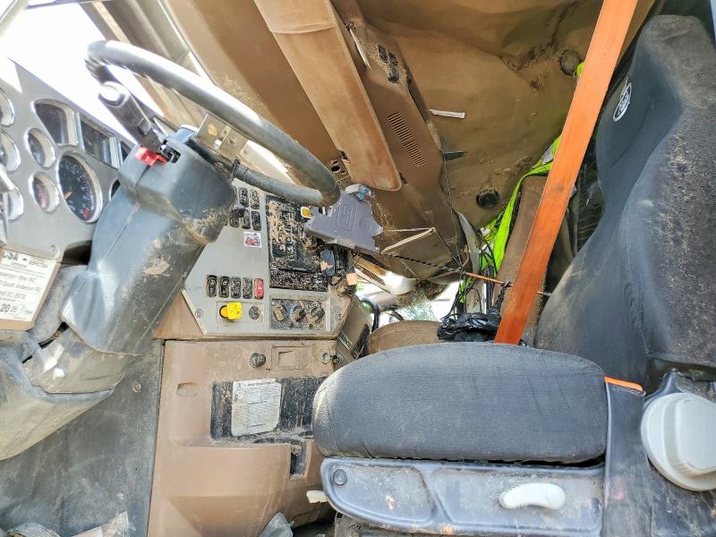 2017 Mack Gu713 VIN 1M2AX04C1HM036042 COPART salvage auction — ROLLOVER, NC - SALVAGE CERTIFICATE OF TITLE, sold $8,800 on 2026-08-13 (photo 5)