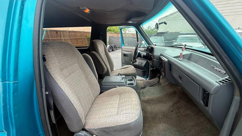1990 Ford Bronco VIN 1FMEU15H7LLB17409 COPART salvage auction — NORMAL WEAR, Tx - Cert Of Title-Rebuilt Salvage (P), sold $3,050 on 2026-07-02 (photo 5)