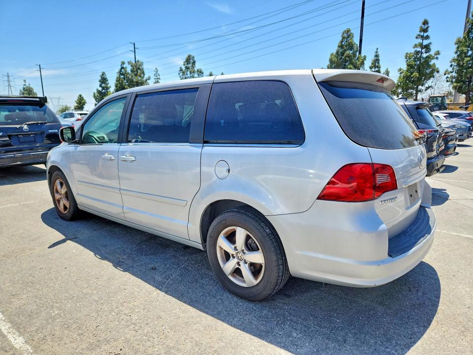 2009 Volkswagen Routan VIN 2V8HW54X79R560739 COPART salvage auction — MECHANICAL, CA - DIS/DLR/EXP ONLY CLEAN TITLE, sold $150 on 2026-07-09 (photo 2)