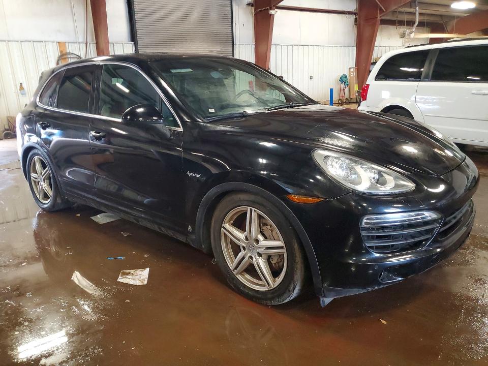 2012 Porsche Cayenne VIN WP1AE2A26CLA90659 COPART salvage auction — WATER/FLOOD, MI - CERT OF TITLE-FLOOD VEHICLE, sold $200 on 2026-07-24 (photo 4)