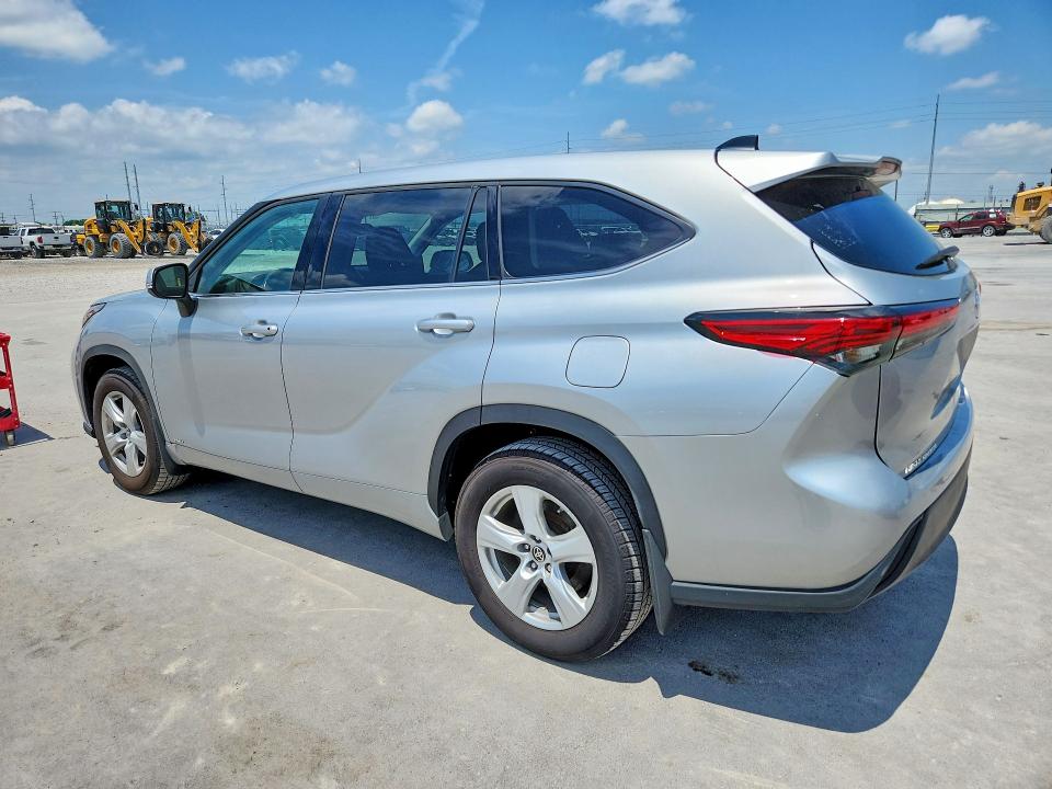 2022 Toyota Highlander hybrid VIN 5TDBBRCH9NS555235 COPART salvage auction — FRONT END, Ok - Certificate Of Title, sold $16,000 on 2026-07-22 (photo 2)