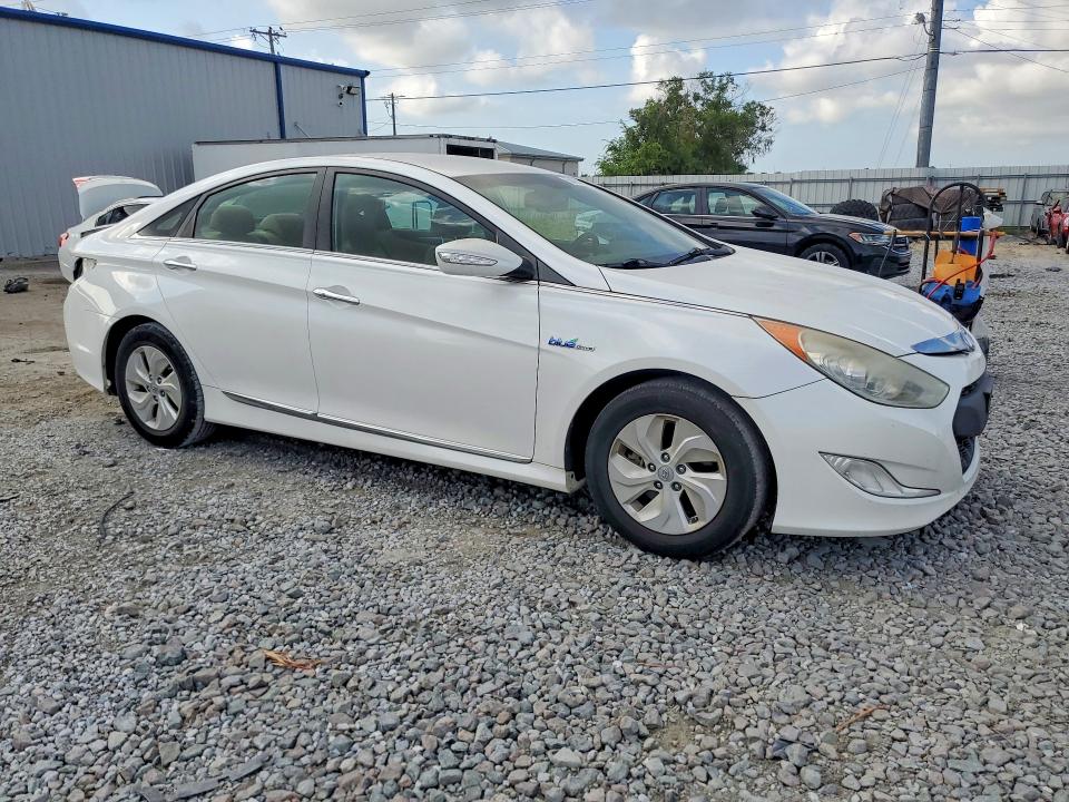 2015 Hyundai Sonata VIN KMHEC4A4XFA133529 COPART salvage auction — REAR END, FL - CERT OF TITLE SLVG REBUILDABLE, sold $1,400 on 2026-07-24 (photo 4)