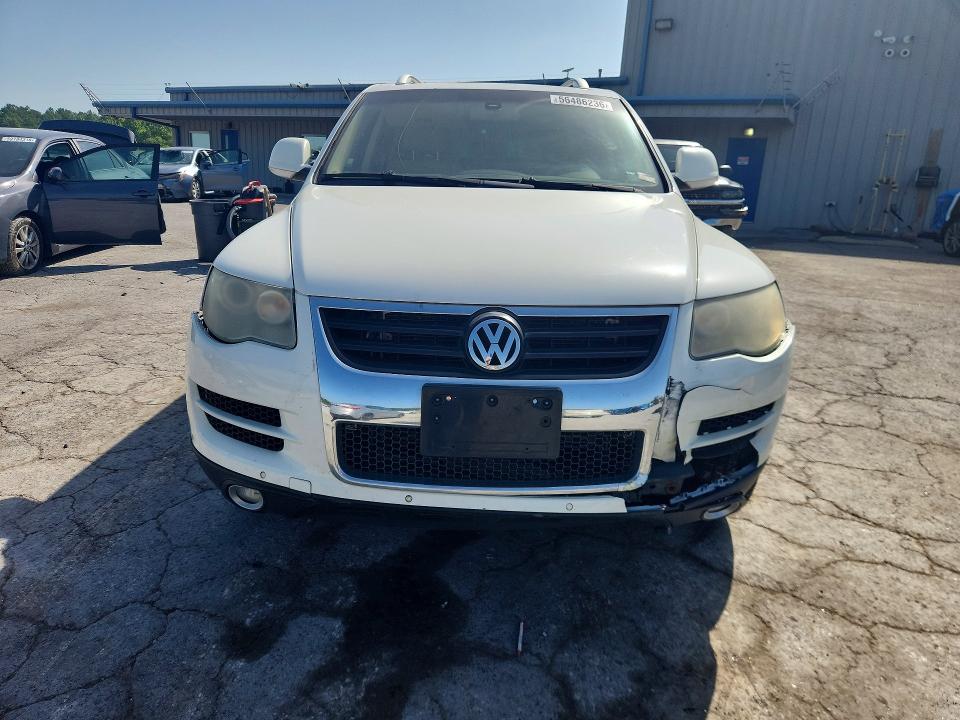 2009 Volkswagen Touareg VIN WVGBE77L59D015999 COPART salvage auction — WATER/FLOOD, Tn - Salvage Cert-Water Damage, sold $400 on 2026-07-09 (photo 5)