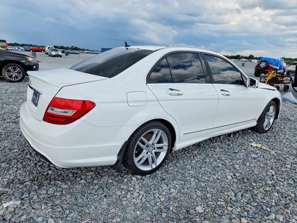 2013 Mercedes-benz C-klasse VIN WDDGF4HB4DR299929 COPART salvage auction — MECHANICAL, FL - CERT OF TITLE SLVG REBUILDABLE, sold $425 on 2026-07-02 (photo 3)