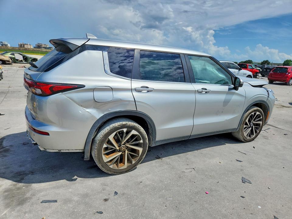 2022 Mitsubishi Outlander VIN JA4J3UA88NZ021506 COPART salvage auction — FRONT END, LA - CERT OF TITLE-SALVAGE, sold $70 on 2026-07-29 (photo 3)