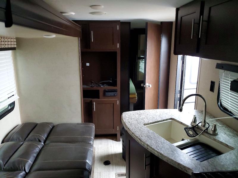 2017 Kz-rv Sportsmen VIN 4EZTU2922H5013511 COPART salvage auction — HAIL, IA - CERTIFICATE OF TITLE, sold $5,800 on 2026-07-07 (photo 5)