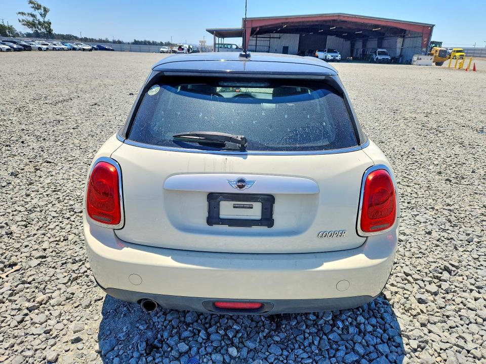 2015 Mini Cooper VIN WMWXS5C51FT829015 COPART salvage auction — VANDALISM, Ca - Salvage Certificate, sold $1,100 on 2026-08-10 (photo 6)