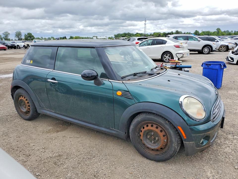 2008 Mini Cooper VIN WMWMF33578TU65844 COPART salvage auction — SIDE, ON - PERMIT SALVAGE, sold $600 on 2026-08-13 (photo 4)