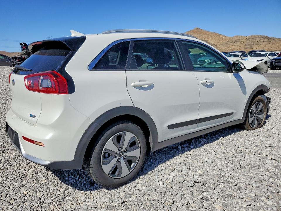 2017 Kia Niro VIN KNDCB3LC6H5074066 COPART salvage auction — FRONT END, Salvage Title, sold $125 on 2026-07-20 (photo 3)