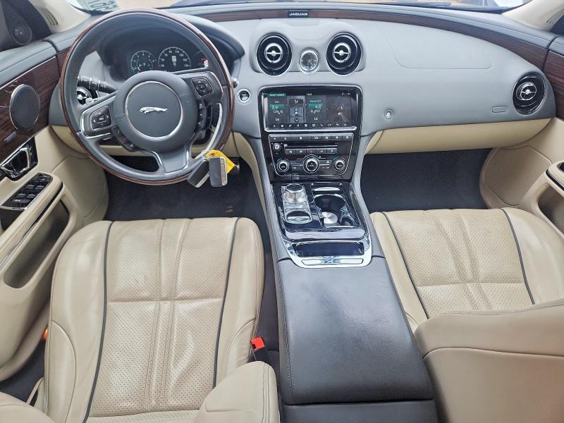 2019 Jaguar VIN SAJWJ1CD5K8W18089 COPART salvage auction — REAR END, Il - Salvage Certificate, sold $9,600 on 2026-07-28 (photo 8)