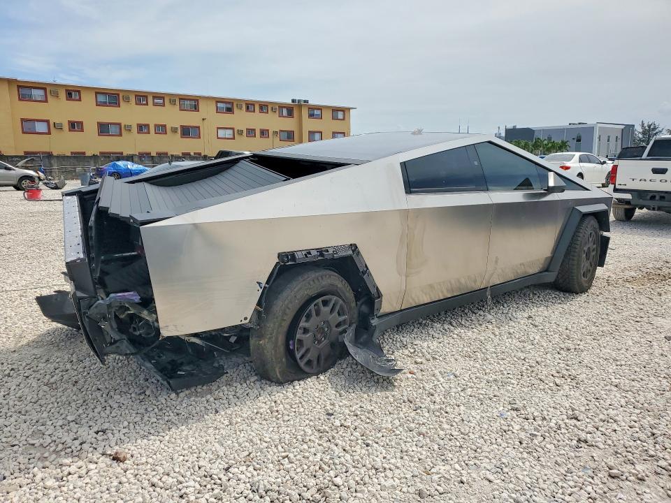 2024 Tesla VIN 7G2CEHEE5RA039371 COPART salvage auction — REAR END, Fl - Cert Of Title Slvg Rebuildable, sold $4,000 on 2026-07-28 (photo 3)