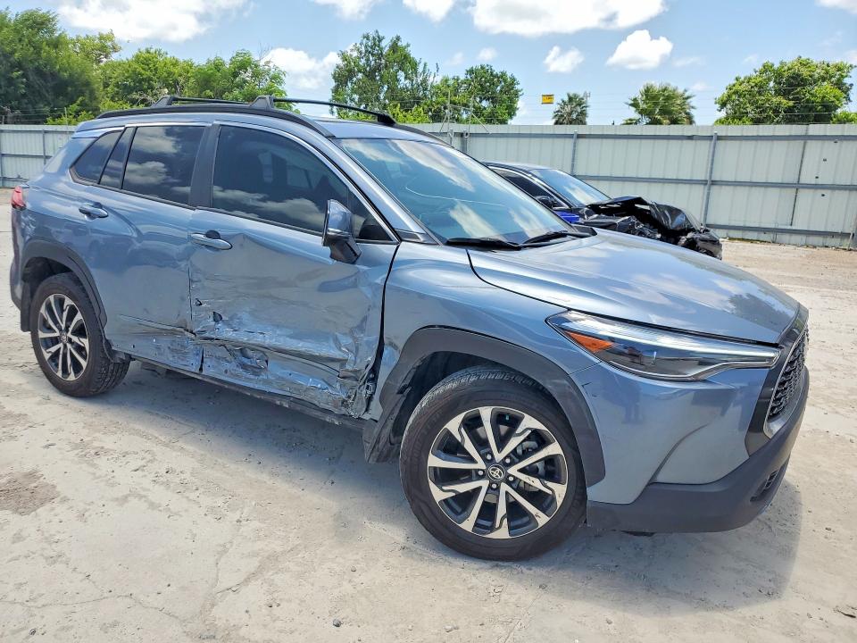 2024 Toyota Corolla cross VIN 7MUDAABG7RV080654 COPART salvage auction — SIDE, TX - SALVAGE VEHICLE TITLE, sold $11,600 on 2026-08-25 (photo 4)