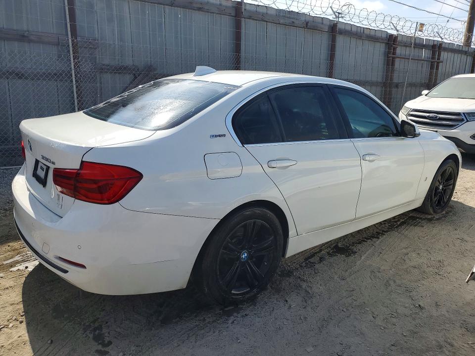 2017 BMW 3er VIN WBA8E1C32HA159282 COPART salvage auction — MINOR DENT/SCRATCHES, Ca - Dis/Dlr/Exp Only Clean Title, sold $1,000 on 2026-07-27 (photo 3)
