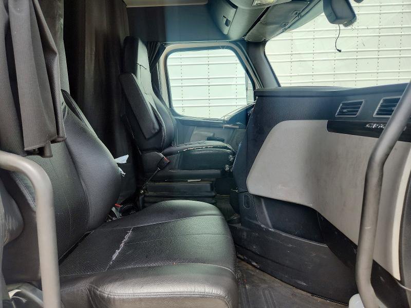 2019 Freightliner Cascadia 126 VIN 3AKJHHDR9KSKD3485 COPART salvage auction — SIDE, TX - SALVAGE VEHICLE TITLE, sold $9,500 on 2026-07-23 (photo 5)