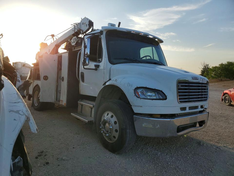 2016 Freightliner M2 106 VIN 3ALACXCY8GDHA7843 COPART salvage auction — ROLLOVER, TX - SALVAGE VEHICLE TITLE, sold $60 on 2026-07-29 (photo 4)