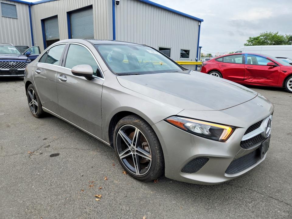 2019 Mercedes-benz A-class VIN WDD3G4FB6KW031333 COPART salvage auction — MINOR DENT/SCRATCHES, WV - CERTIFICATE OF TITLE, sold $14,500 on 2026-07-28 (photo 4)