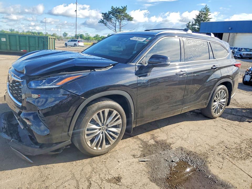 2022 Toyota Highlander VIN 5TDFZRBH5NS168874 COPART salvage auction — FRONT END, Mi - Scrap Certificate Of Title, sold $22,300 on 2026-07-10 (photo 1)