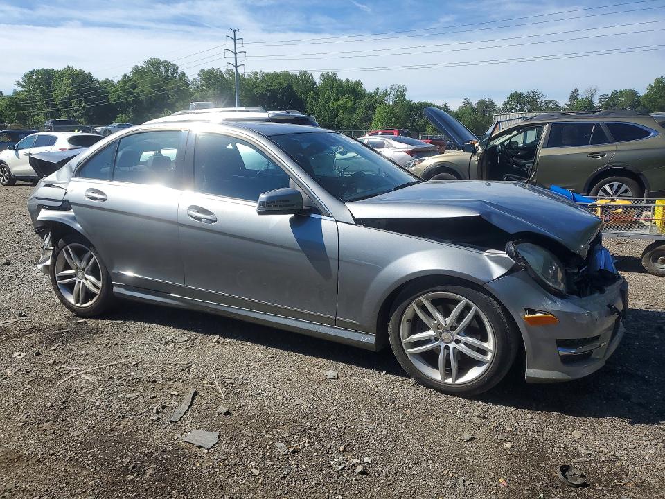 2012 Mercedes-benz VIN WDDGF8BB7CR204164 COPART salvage auction — REAR END, Md - Cert Of Salvage > 75% Damage, sold $600 on 2026-07-24 (photo 4)