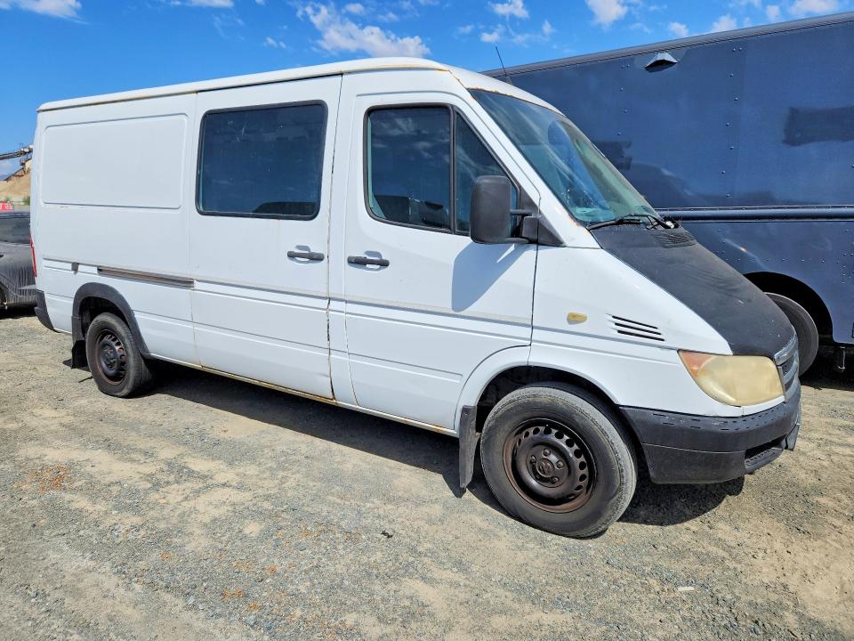 2005 Sprinter 2500 sprin VIN WD2PD644255746896 COPART salvage auction — SIDE, CA - DIS/DLR/EXP ONLY CLEAN TITLE, sold $125 on 2026-07-17 (photo 4)