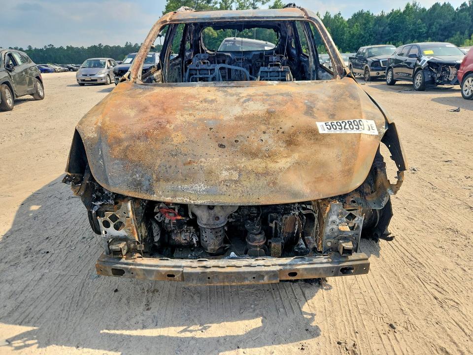 2011 Hyundai Veracruz VIN KM8NU4CCXBU153936 COPART salvage auction — BURN, Sc - Cert Of Title-Salvage Fire, sold $250 on 2026-07-29 (photo 5)