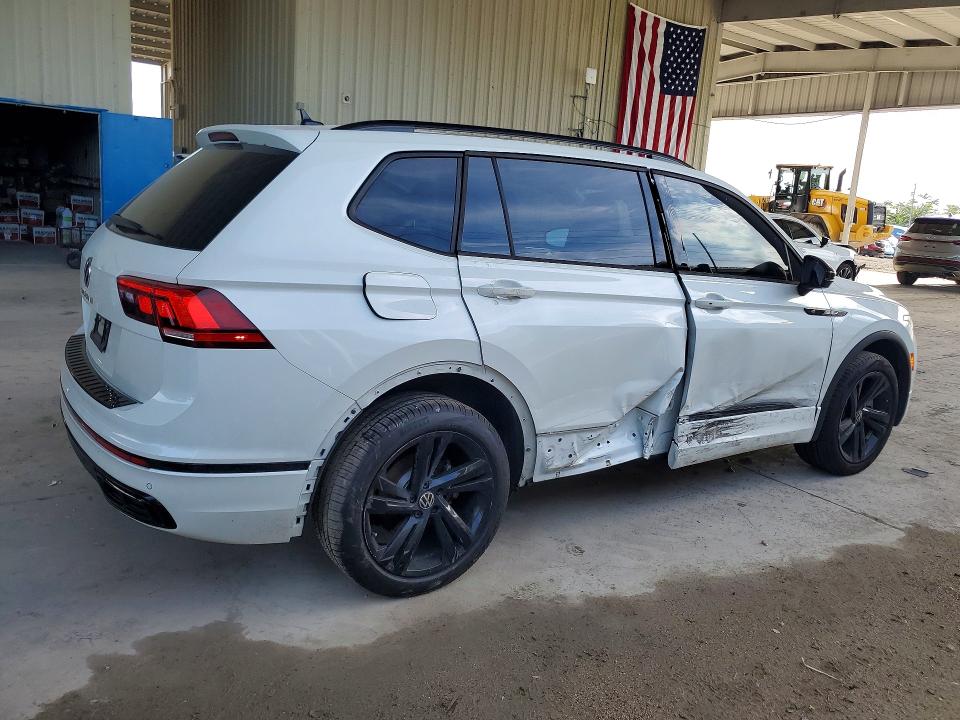 2024 Volkswagen Tiguan VIN 3VVCB7AX4RM050990 COPART salvage auction — SIDE, Salvage Title, sold $10,000 on 2026-07-29 (photo 3)