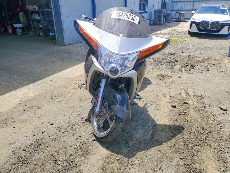 2009 Victory Vision VIN 5VPSD36D493000573 COPART salvage auction — UNDERCARRIAGE, Nj - Cert Of Title-Salvage, sold $2,750 on 2026-07-09 (photo 2)