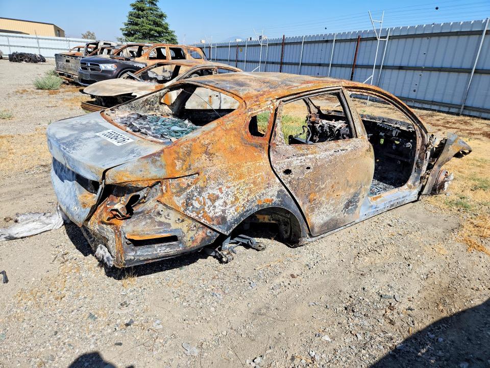 2018 Kia Optima VIN 5XXGT4L33JG235298 COPART salvage auction — BURN, CA - NON-REPAIRABLE VEHICLE CERT, sold $225 on 2026-07-17 (photo 3)