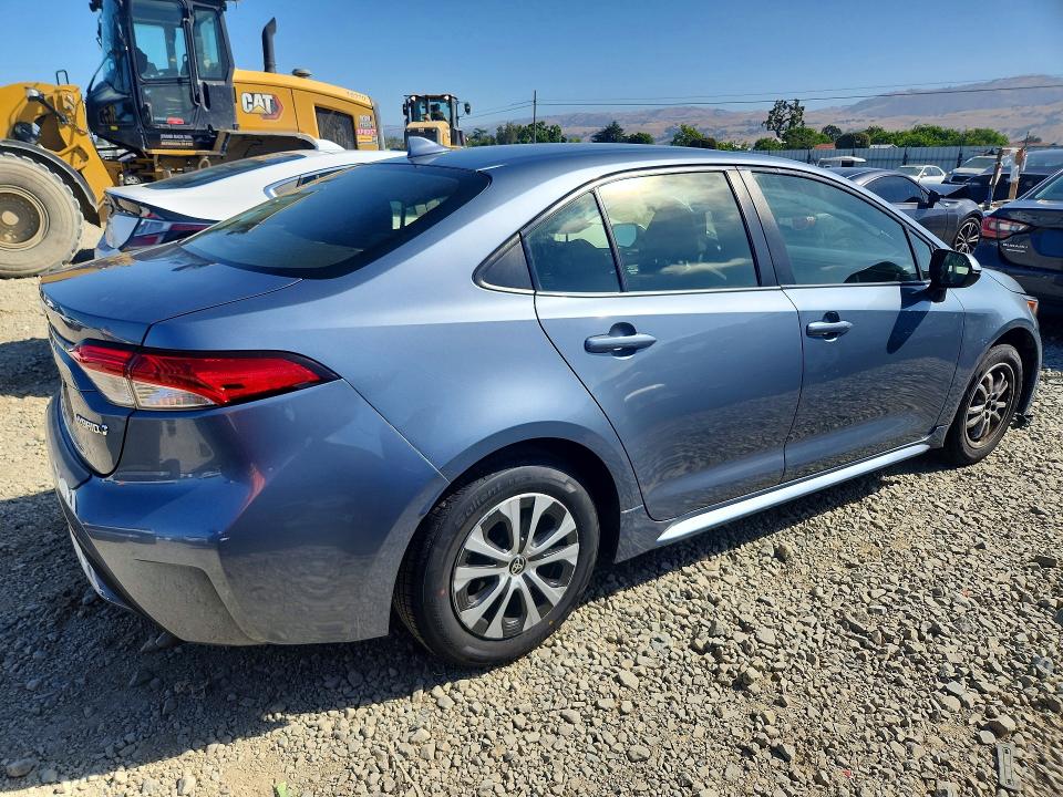 2022 Toyota Corolla VIN JTDEAMDE3NJ059450 COPART salvage auction — SIDE, Ca - Salvage Certificate, sold $5,300 on 2026-07-07 (photo 3)