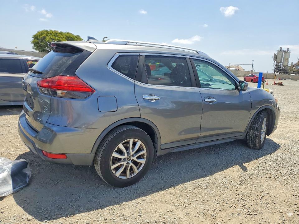 2017 Nissan Rogue VIN KNMAT2MT4HP522886 COPART salvage auction — MINOR DENT/SCRATCHES, Ca - Dis/Dlr/Exp Only Clean Title, sold $500 on 2026-07-10 (photo 3)