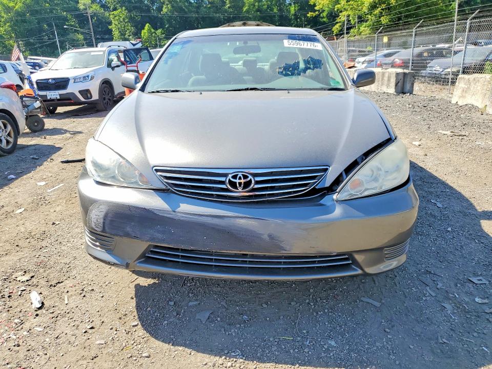 2005 Toyota Camry VIN 4T1BE30KX5U964145 COPART salvage auction — SIDE, Md - Cert Of Salvage > 75% Damage, sold $450 on 2026-07-02 (photo 5)