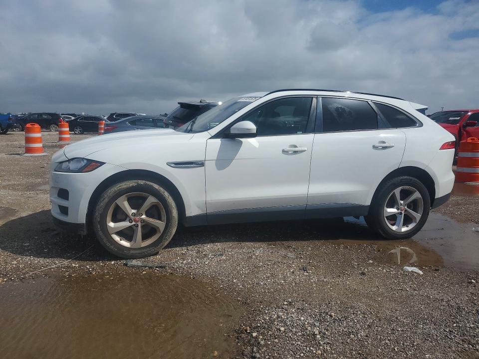 2017 Jaguar F-pace VIN SADCJ2BV1HA074469 COPART salvage auction — MINOR DENT/SCRATCHES, Tx - Certificate Of Title, sold $3,900 on 2026-07-09 (photo 1)