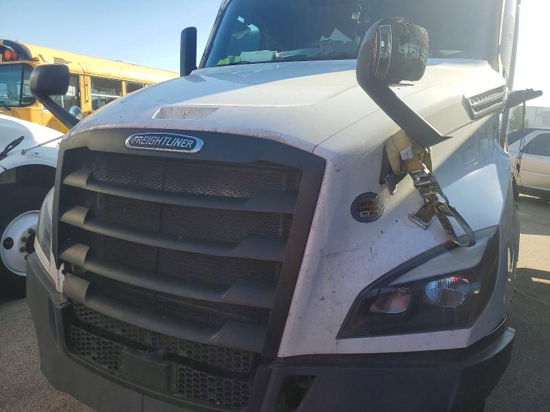 2025 Freightliner Cascadia 126 VIN 3AKJHHDR8SSVY1041 COPART salvage auction — ALL OVER, OH - CERT OF TITLE-SALVAGE, sold $33,250 on 2026-07-09 (photo 7)