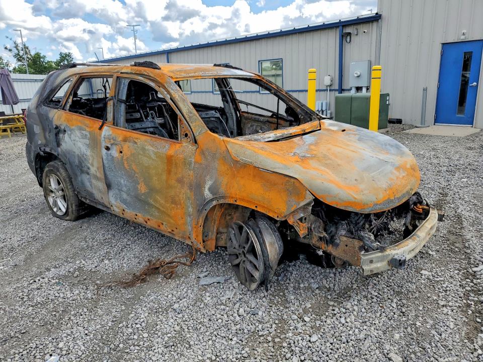 2015 Kia Sorento VIN 5XYKTDA6XFG603485 COPART salvage auction — BURN, Pa - Certificate Of Salvage, sold $400 on 2026-07-08 (photo 4)