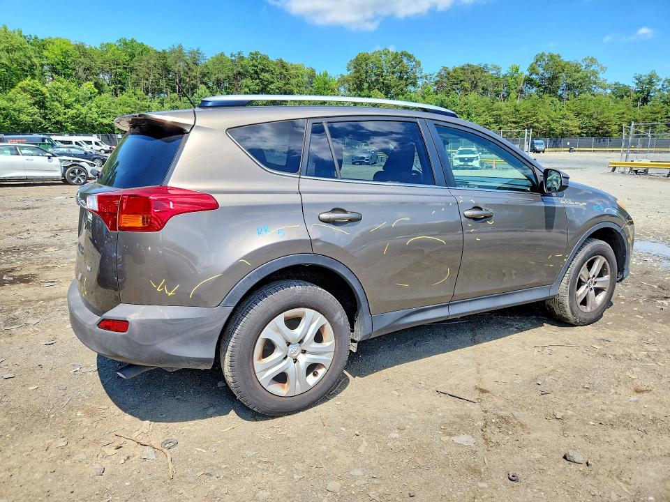 2015 Toyota Rav 4 VIN JTMZFREV4FD071847 COPART salvage auction — SIDE, Md - Cert Of Salvage > 75% Damage, sold $4,050 on 2026-07-07 (photo 3)