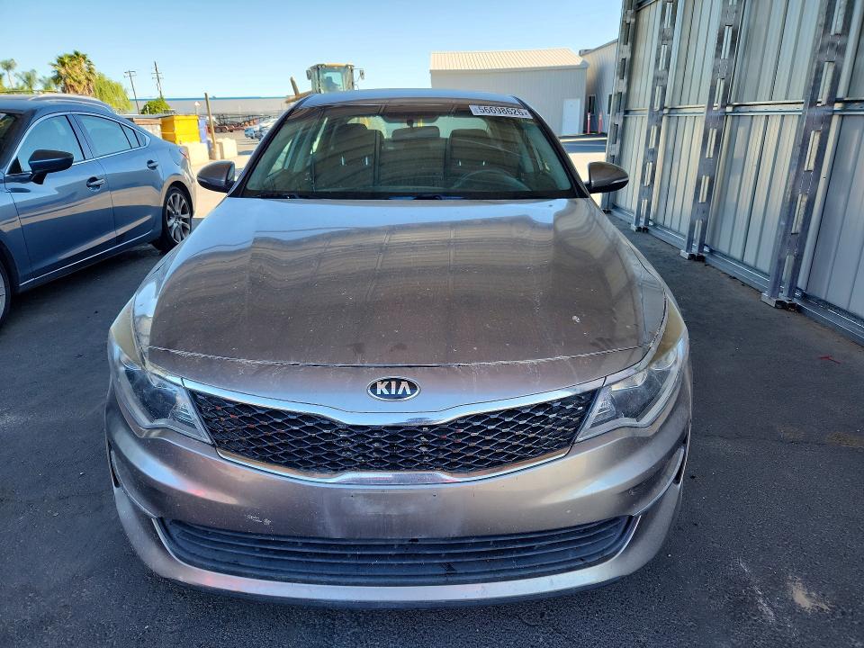 2018 Kia Optima VIN 5XXGT4L39JG211782 COPART salvage auction — MINOR DENT/SCRATCHES, Ca - Dis/Dlr/Exp Only Clean Title, sold $1,450 on 2026-07-30 (photo 5)