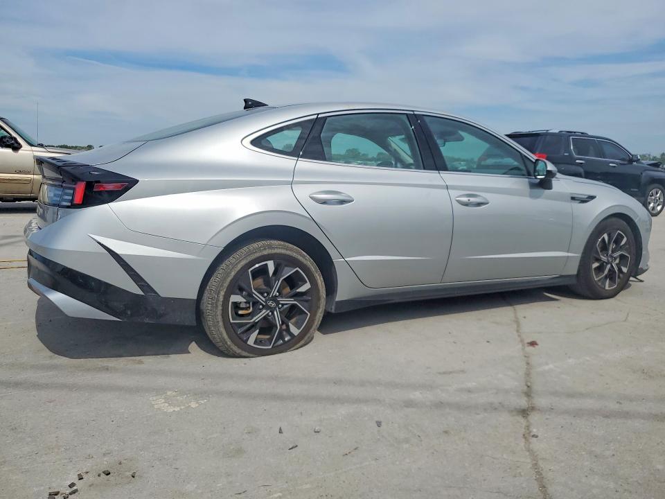 2025 Hyundai Sonata VIN KMHL64JA4SA493135 COPART salvage auction — SIDE, Tn - Salvage Certificate, sold $8,100 on 2026-07-29 (photo 3)