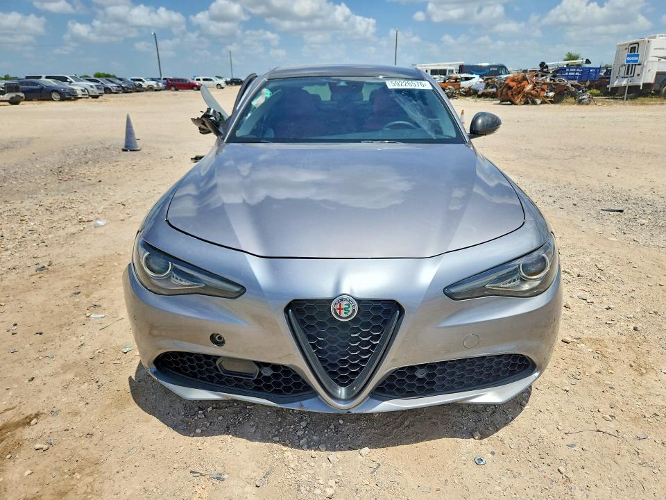 2020 Alfa romeo Giulia VIN ZARFAMBN3L7626697 COPART salvage auction — SIDE, Tx - Salvage Vehicle Title, sold $2,200 on 2026-08-12 (photo 5)
