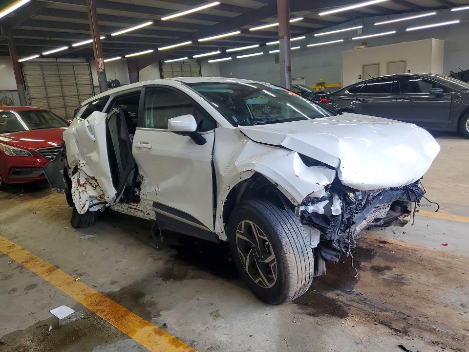 2024 Kia Sportage VIN KNDPU3DF0R7279005 COPART salvage auction — ROLLOVER, Fl - Dlr Only Cert Of Destruction, sold $5,100 on 2026-07-29 (photo 4)