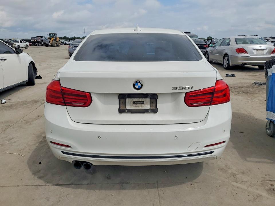 2018 BMW 3er VIN WBA8B9C5XJEE82473 COPART salvage auction — FRONT END, Tx - Salvage Vehicle Title, sold $3,000 on 2026-07-23 (photo 6)