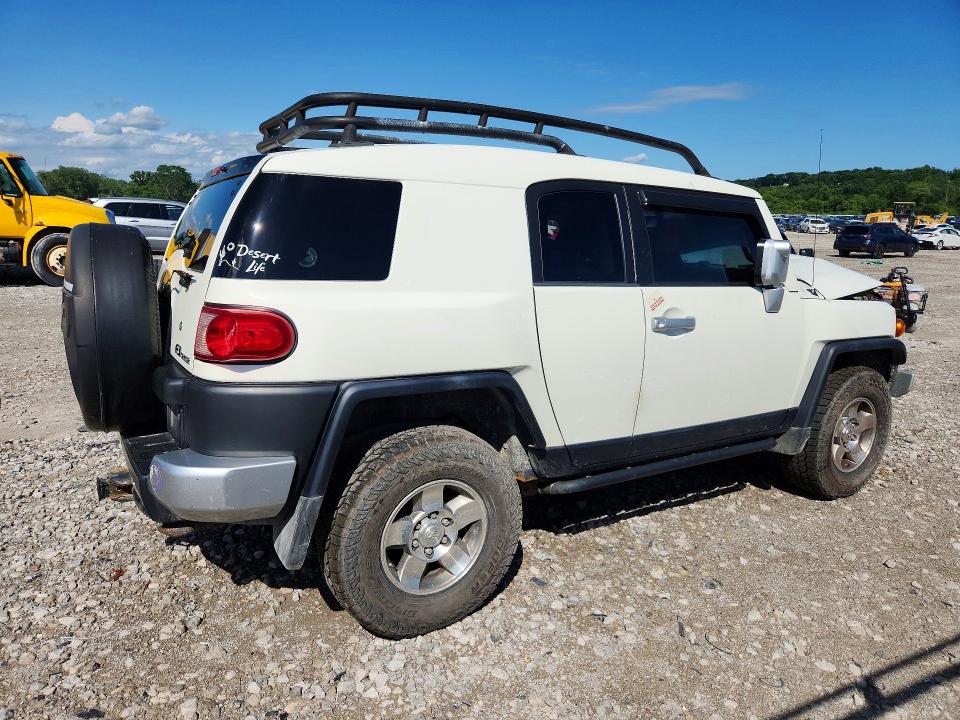 2010 Toyota Fj cruiser VIN JTEBU4BF0AK079211 COPART salvage auction — FRONT END, IL - SALVAGE CERTIFICATE, sold $4,200 on 2026-07-06 (photo 3)