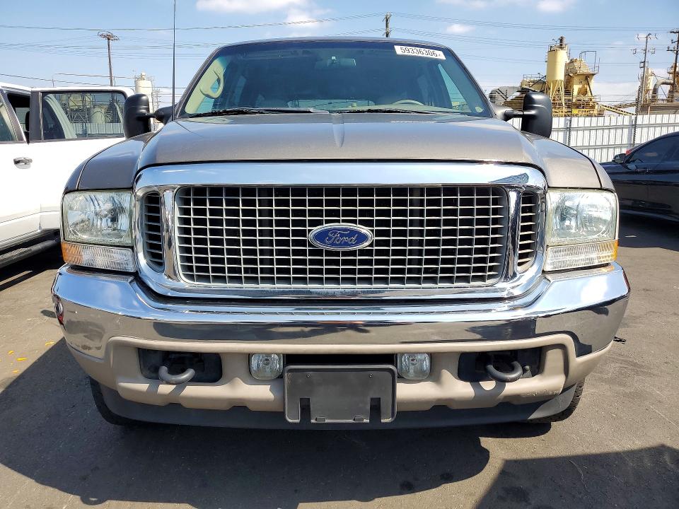 2002 Ford Excursion VIN 1FMSU43F02EA77747 COPART salvage auction — MINOR DENT/SCRATCHES, Ca - Dis/Dlr/Exp Only Clean Title, sold $18,100 on 2026-07-06 (photo 5)