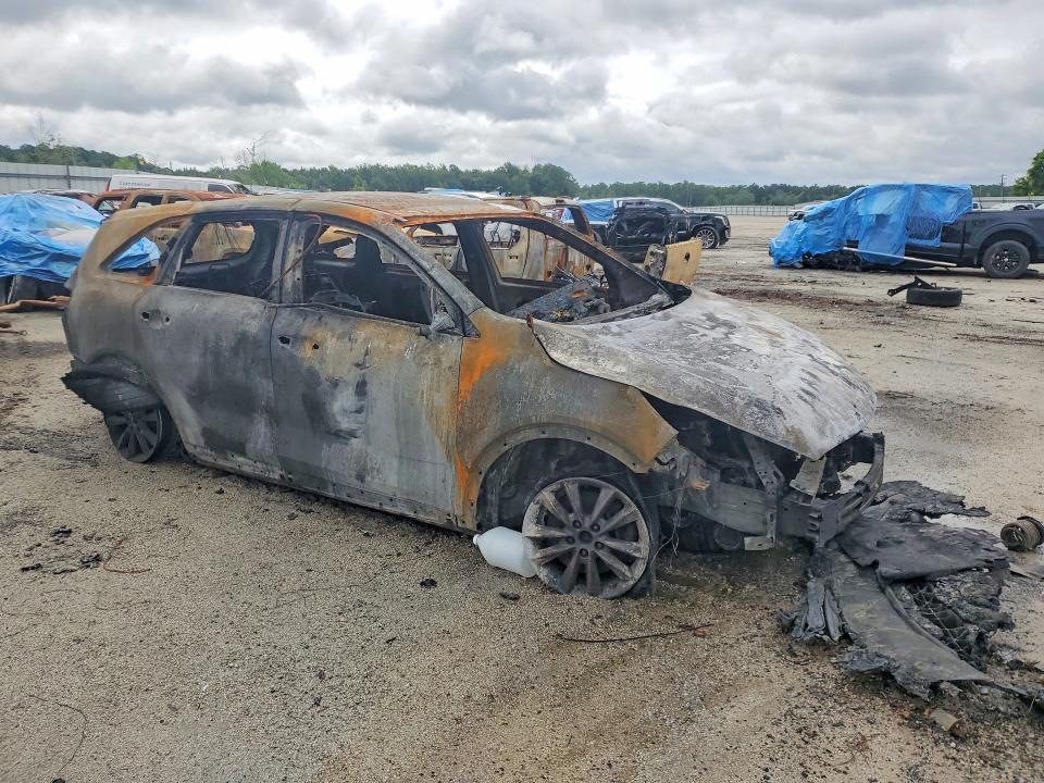 2019 Kia Sorento VIN 5XYPG4A31KG585002 COPART salvage auction — BURN, Sc - Cert Of Title-Salvage, sold $200 on 2026-07-20 (photo 4)